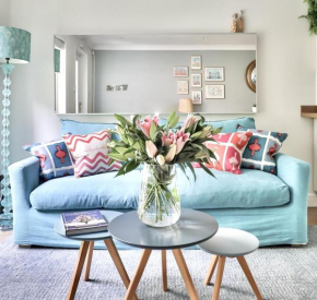 Newly refurbished flat with great transport links